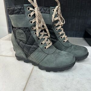 Sorel Women's Gray and Black Lace-Up Boots